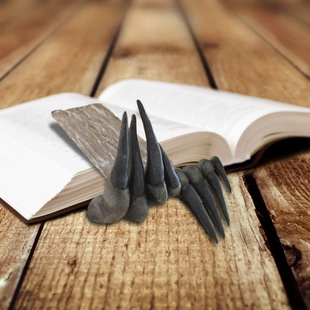 Halloween claw bookmark hand claw resin crafts desktop book decoration ornaments