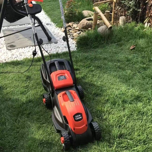 手推式电动割草机32公分宽报价 果园 园林草坪用割草机汽油打草机