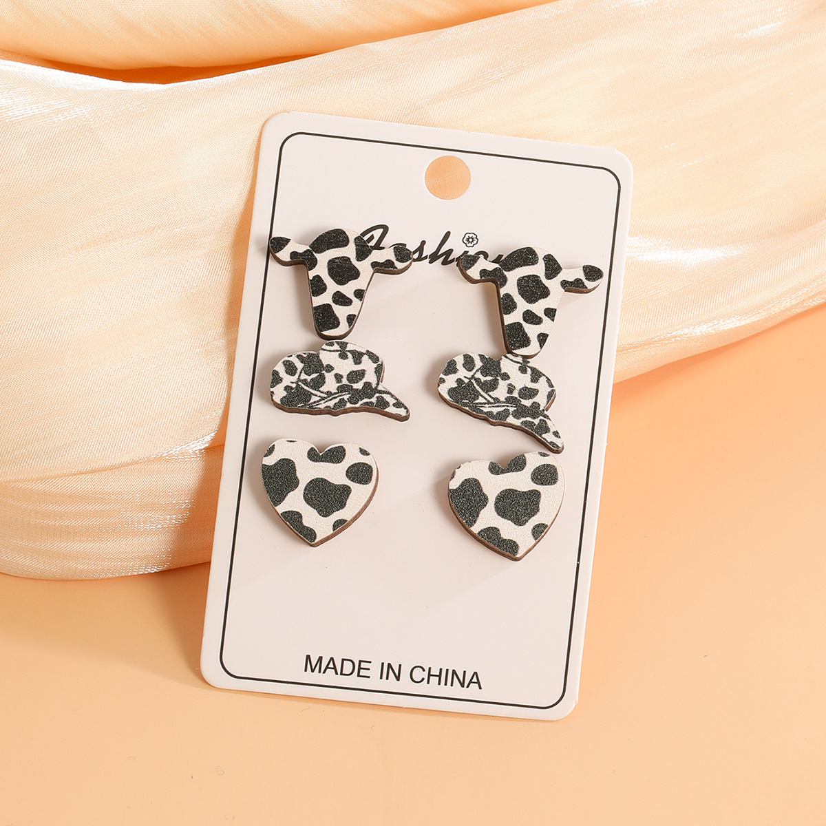 Cow Pattern, Heart Shape Pattern 1 Set Casual Cow Pattern Heart Shape Printing Wood Ear Studs