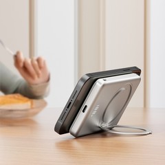 超薄型マグネット無線充電宝5000ミリアンペアはスタンドを持っています。