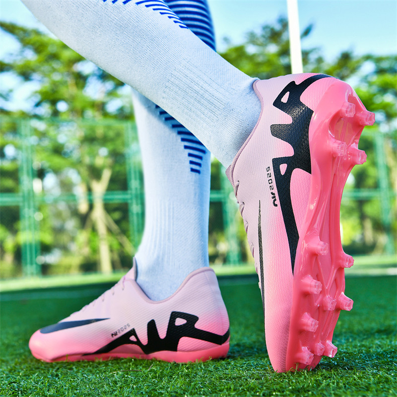 Zapatos de fútbol de alto nivel transfronterizos anti-deslizante para hombres y mujeres zapatos de entrenamiento de fútbol de clavos profesionales al por mayor