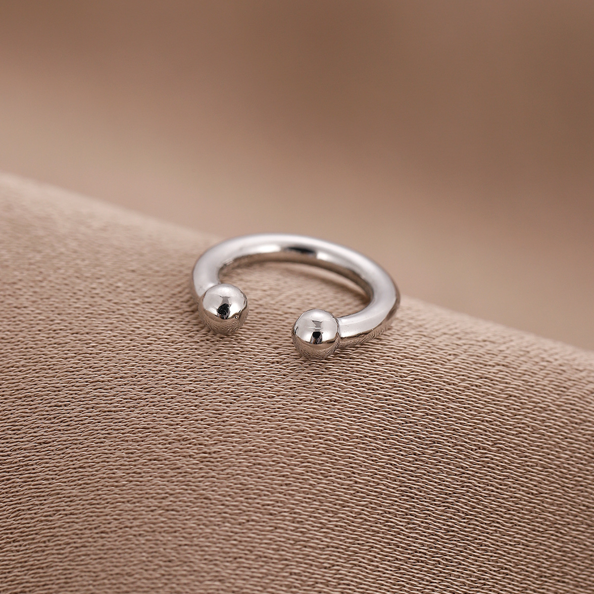 Estilo coreano personalizado pendientes simples de alta calidad en forma de U irregular clip de oreja cuadrada simple clip de hueso de oreja sin oreja al por mayor