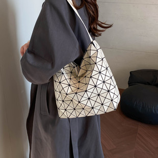 Ů������ˮͰ�D��׺����θ�����Ƭ�����߼�������ļ��μ�Ҹ�°�