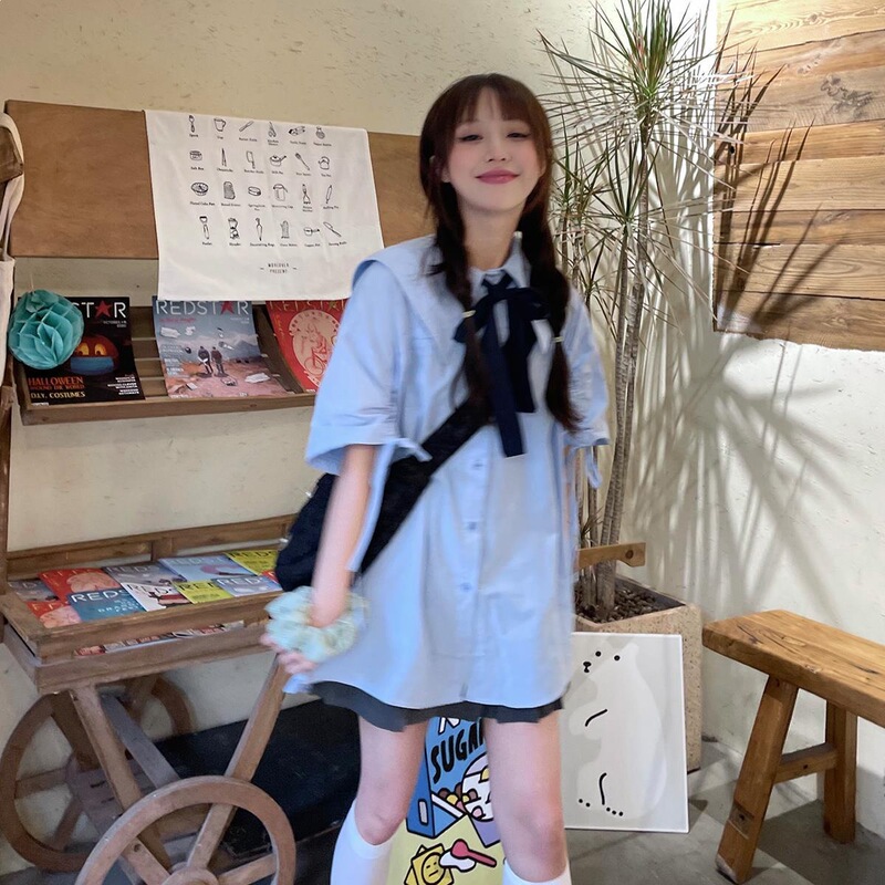 Blue Short-Sleeved Shirt for Female Students, Summer 2026 New Style, Sweet College-Style Shirt with a Design Sense, Mid-Length Top