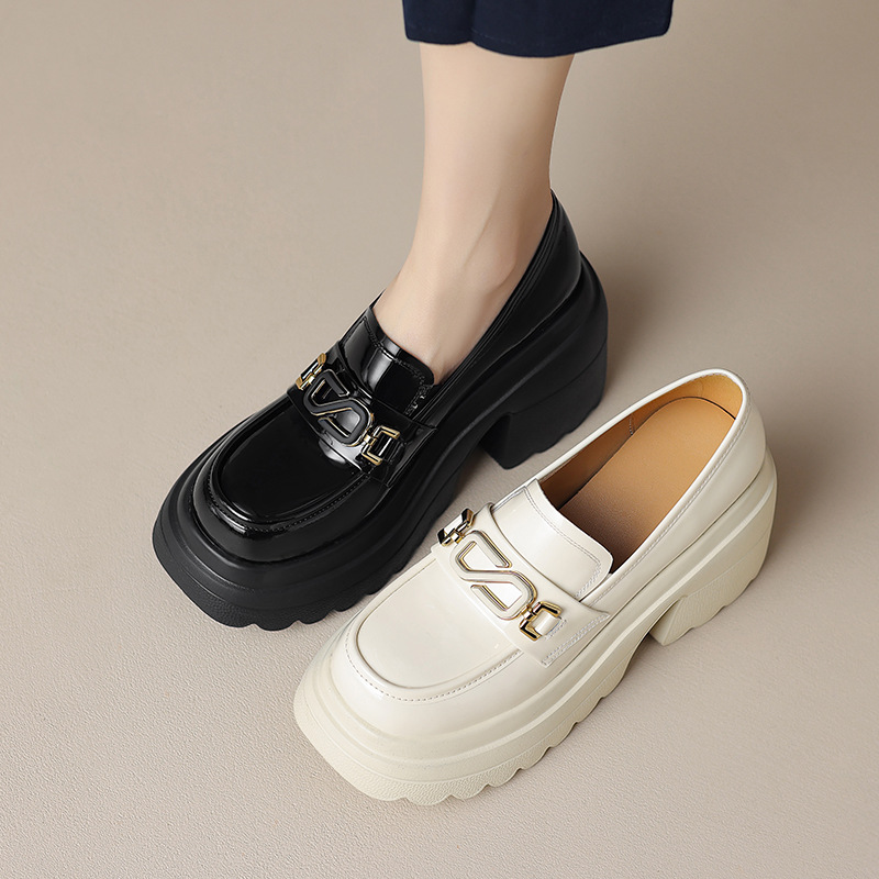 Giày loafer nữ đế xuồng cao gót mũi tròn kim loại – phong cách tăng chiều cao — Đen bóng, Be bóng
