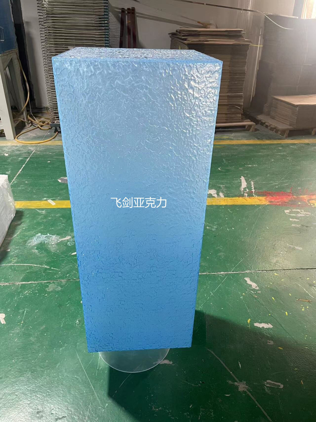 飞剑亚克力渐变蓝石头纹底座客厅装饰展示简约设计