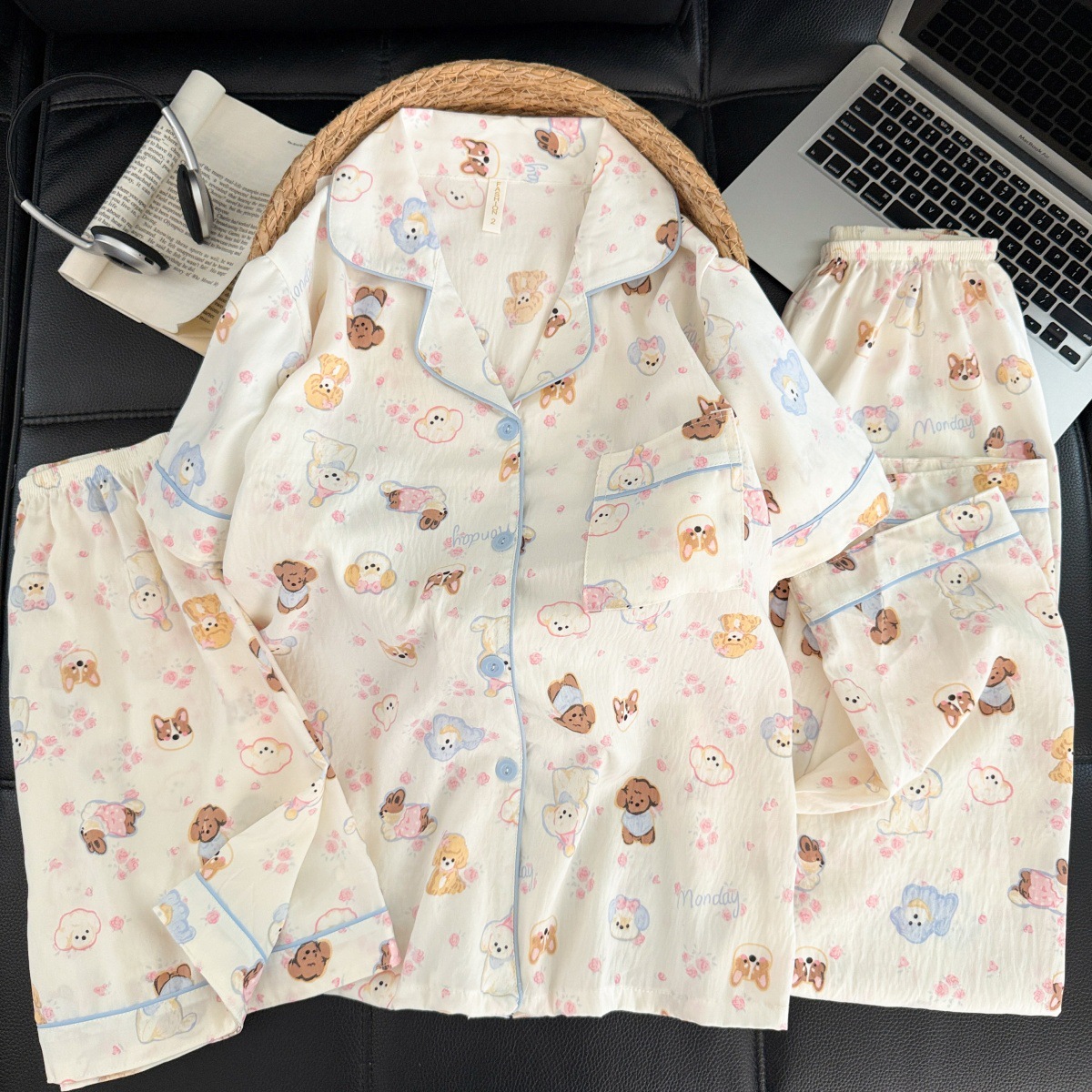 Al por mayor transfronterizo nubes de algodón tres piezas pijamas de mujer pantalones cortos de manga corta una variedad de cardigans con solapas de dibujos animados ropa para el hogar