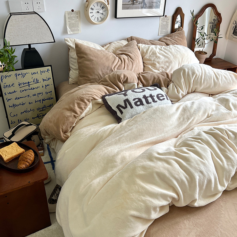 Cama de terciopelo de leche doble de color sólido de invierno juego de cuatro piezas engrosado más funda de edredón de terciopelo juego de tres piezas sábanas de dormitorio