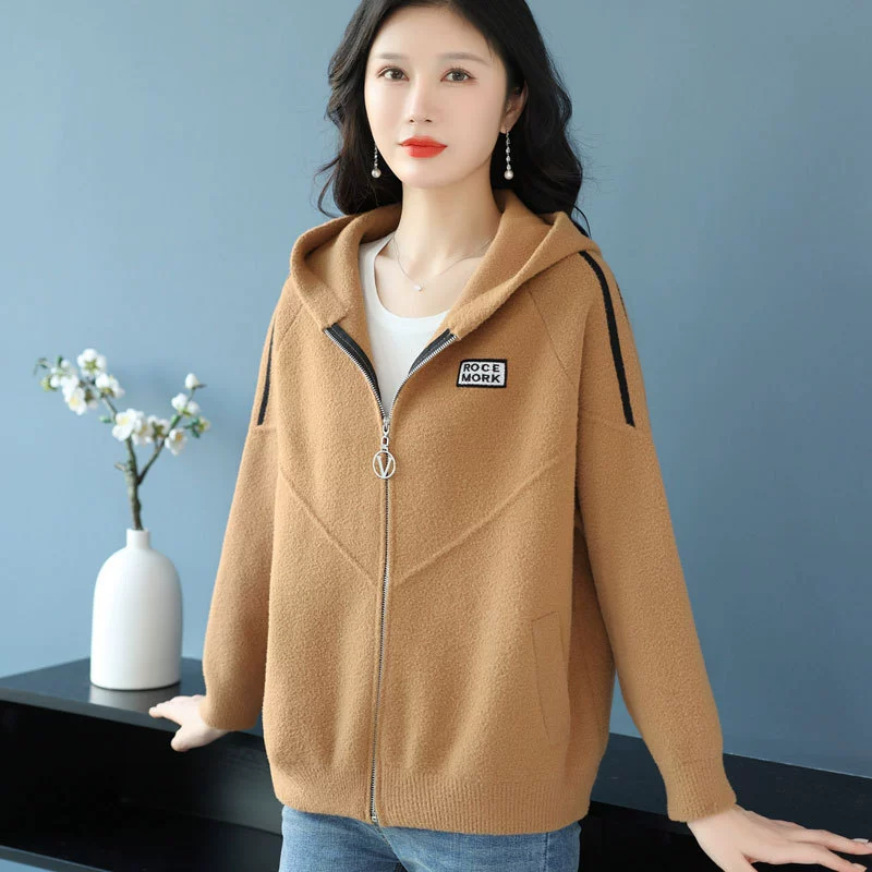 2024 Осенняя одежда для мамы средних лет куртка с капюшоном вязаный кардиган для женщин среднего и пожилого возраста короткий имитационный двухсторонний дикий топ