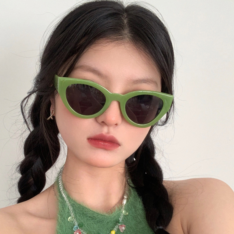Retro green brand sunglasses