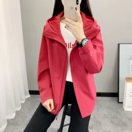 户外休闲衣裤;运动户外风衣;冲锋衣、裤