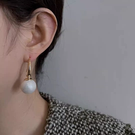 耳钉;耳环;耳扣