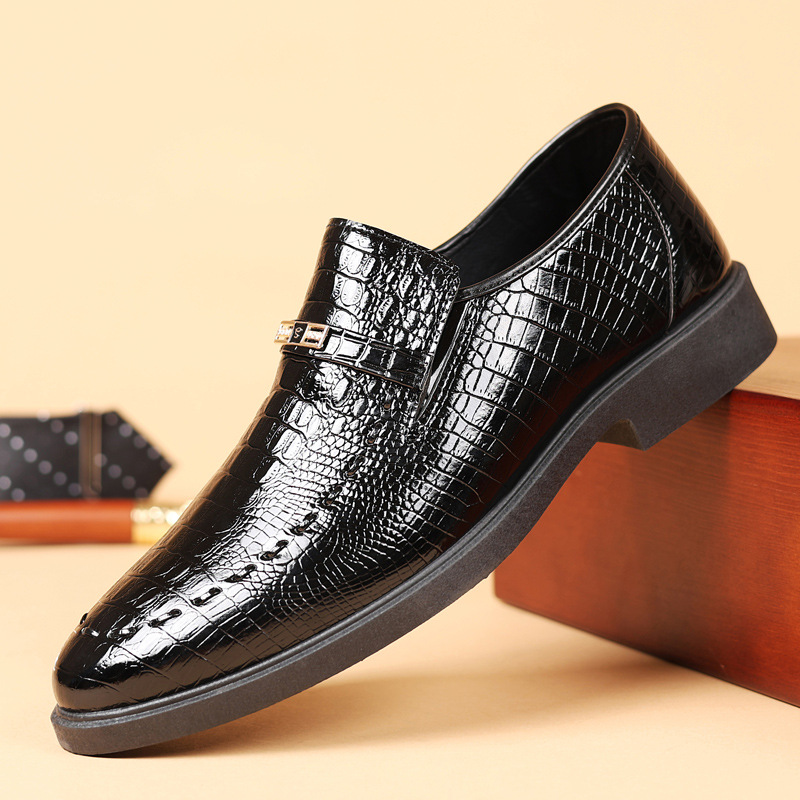 2025 nuevos zapatos de cuero de hombre de ropa formal de negocios de venta transfronteriza, zapatos de hombre casuales de todo fósforo de gran tamaño con estampado de cocodrilo