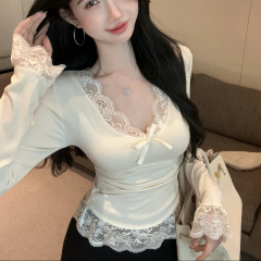 甘くて辛いレースはvネックの長袖のtシャツをつづり合わせます。