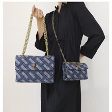 �羳���N朗lС����Ů�ٴ��ţ�����^���W�����Іμ�б�����Ů