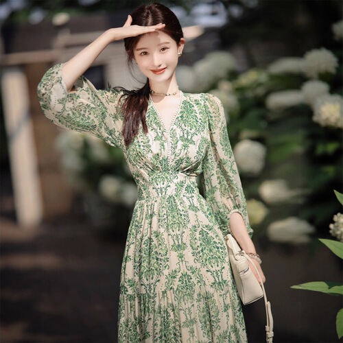 Big skirt spring and autumn date casual French retro green floral dress summer new waist V-neck long skirt