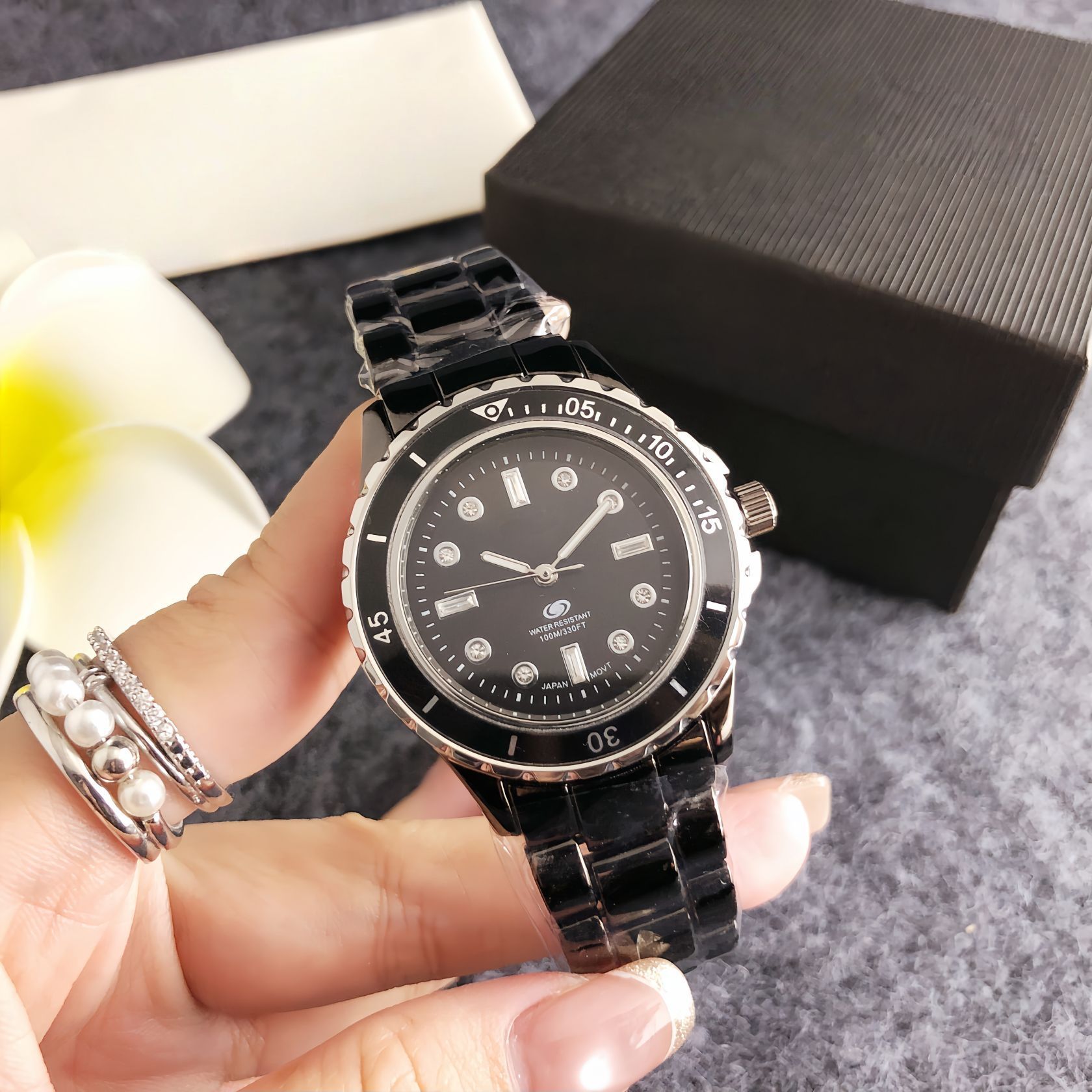 新款tiktok热销厂家批发潮流陶瓷钢带时尚石英表运动风黑盘设计