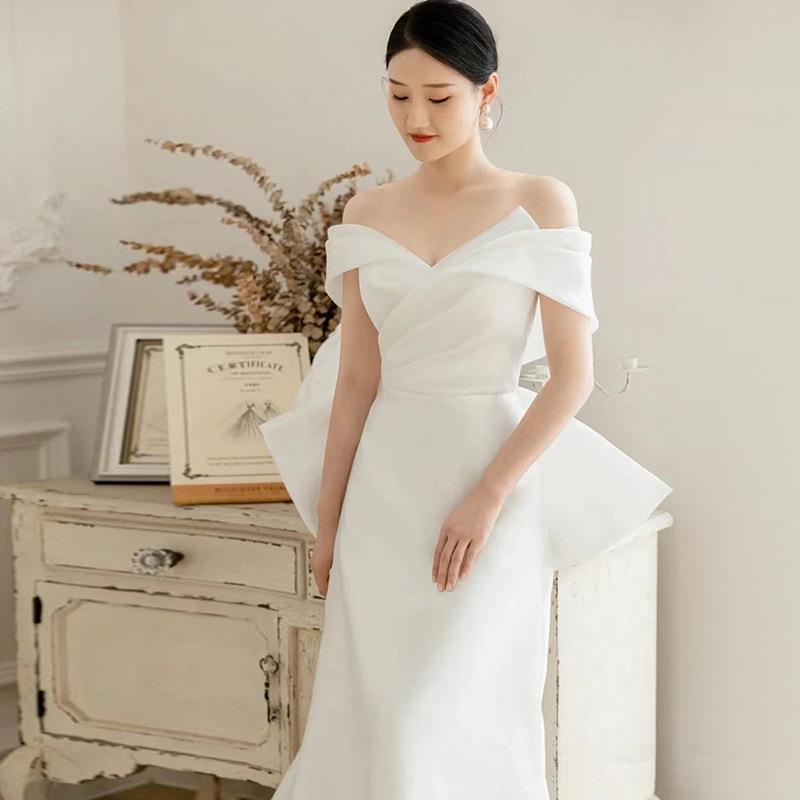 Satin Light Wedding Dress French Hepburn Style Off-Shoulder Wedding Gown 2026 New Spring Bride Toast Dress Red Satin Light Wedding Dress French Hepburn Style Off-Shoulder Wedding Gown 2026 New Spring Bride Toast Dress Red