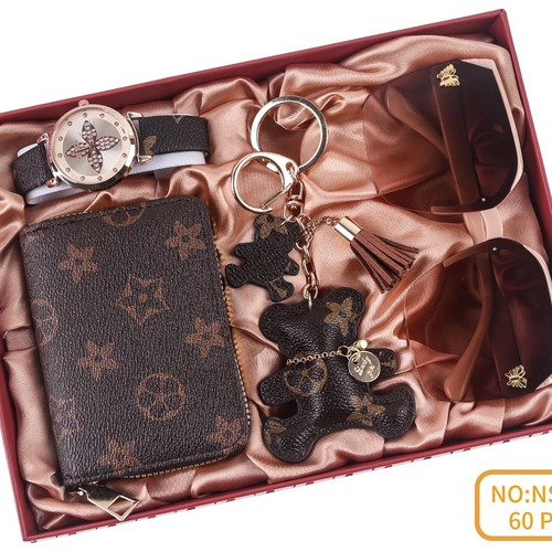 4pcs/set women's new gift box set watch sunglasses wallet keychain new fashion personality