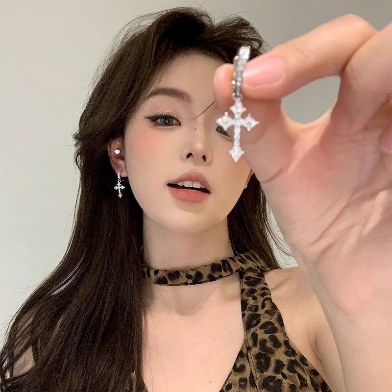 时髦博主 超闪十字架耳环女2025新款爆款高级感耳圈简约镶钻耳饰|undefined