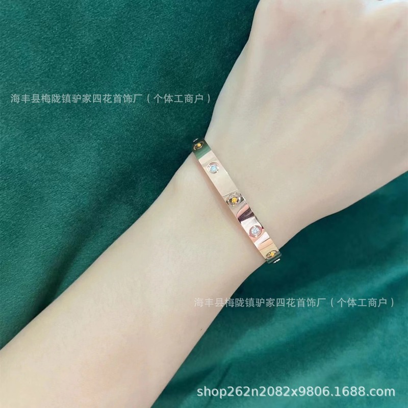 Kajia ブレスレット 厚い 18K ゴールドメッキ ナローバージョン フルダイヤモンド 6 ダイヤモンド 4 ダイヤモンド 光沢のあるベビーブレス クラシック ブレスレット 男性と女性用 ゴールドメッキ|undefined