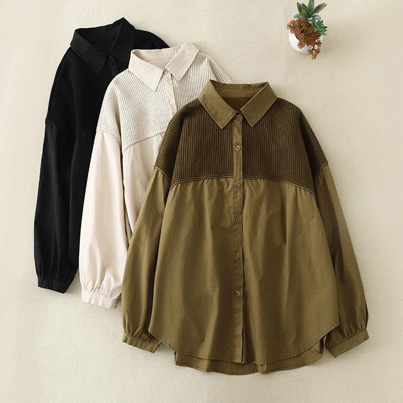 Настоящее фото новой осенней женской рубашки-жакета 2025 года: свободного кроя, однотонной, с лацканами, из вельвета, с лоскутным дизайном и длинными рукавами.