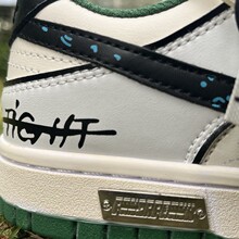 ����Ь���Sӆ�θ�Ʒ�|Dunk SB��ɫ�☋���K�ۻ@ϵ�е͎��\�Ӱ�Ь