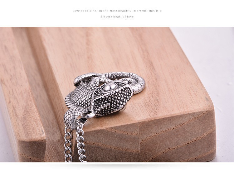 Stainless Steel Lizard Pendant Necklace For Men Exquisite Jewelry_voghion.com