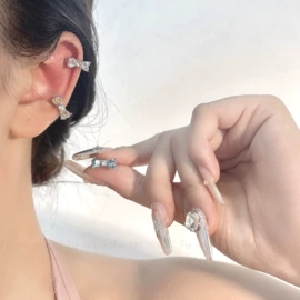 项链;耳环;戒指