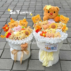 バター熊は彼女のぬいぐるみの花束をプレゼントします。
