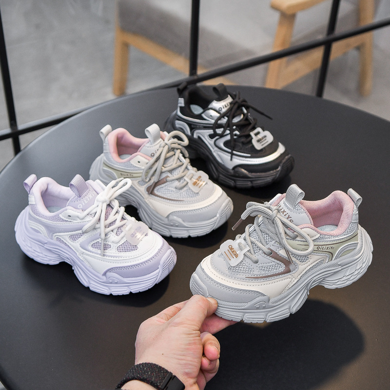 Calzado deportivo para niños 2025 primavera nueva chica versión coreana de malla transpirable zapatos de papá tesoro femenino zapatos casuales de todo fósforo