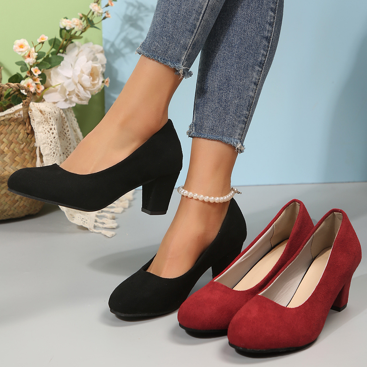 Elegante dames pumps van suède met blokhak voor op het werk_voghion.com