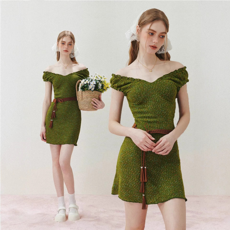 Hoyden Park Original French-Style Waist-Cinching Holiday Green Thread Dress with V-Neck and Off-Shoulder Design, Two-Way Wear Dress