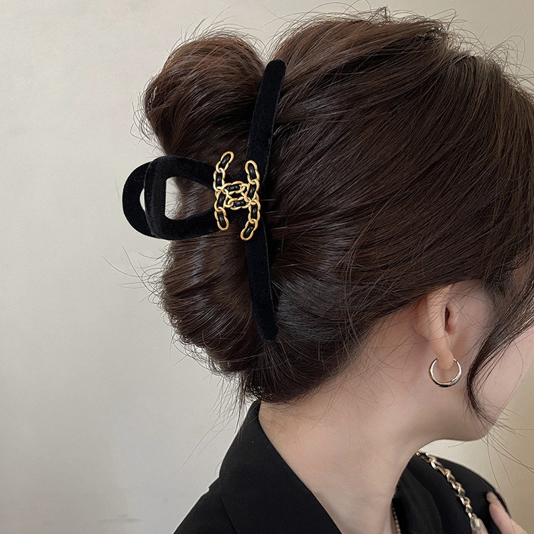 轻奢小香风丝绒抓夹女2024新款后脑勺春秋高级感黑色发夹子鲨鱼夹 2