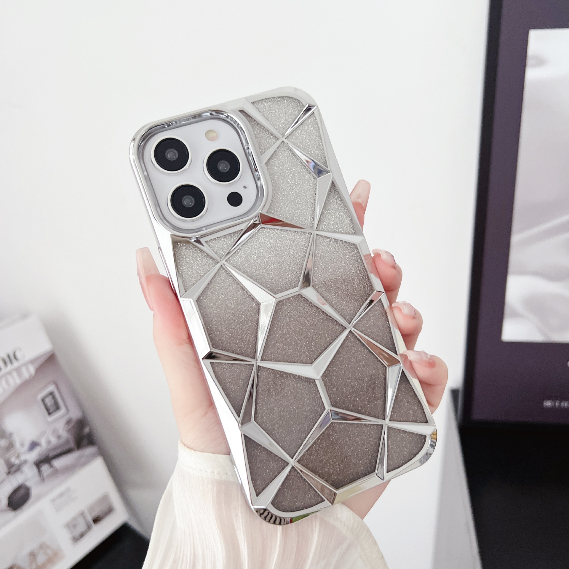 Adatto per iPhone 15, cubo d'acqua glitterato con gradiente galvanico, Apple 14, griglia diamantata tridimensionale anti-goccia_voghion.com