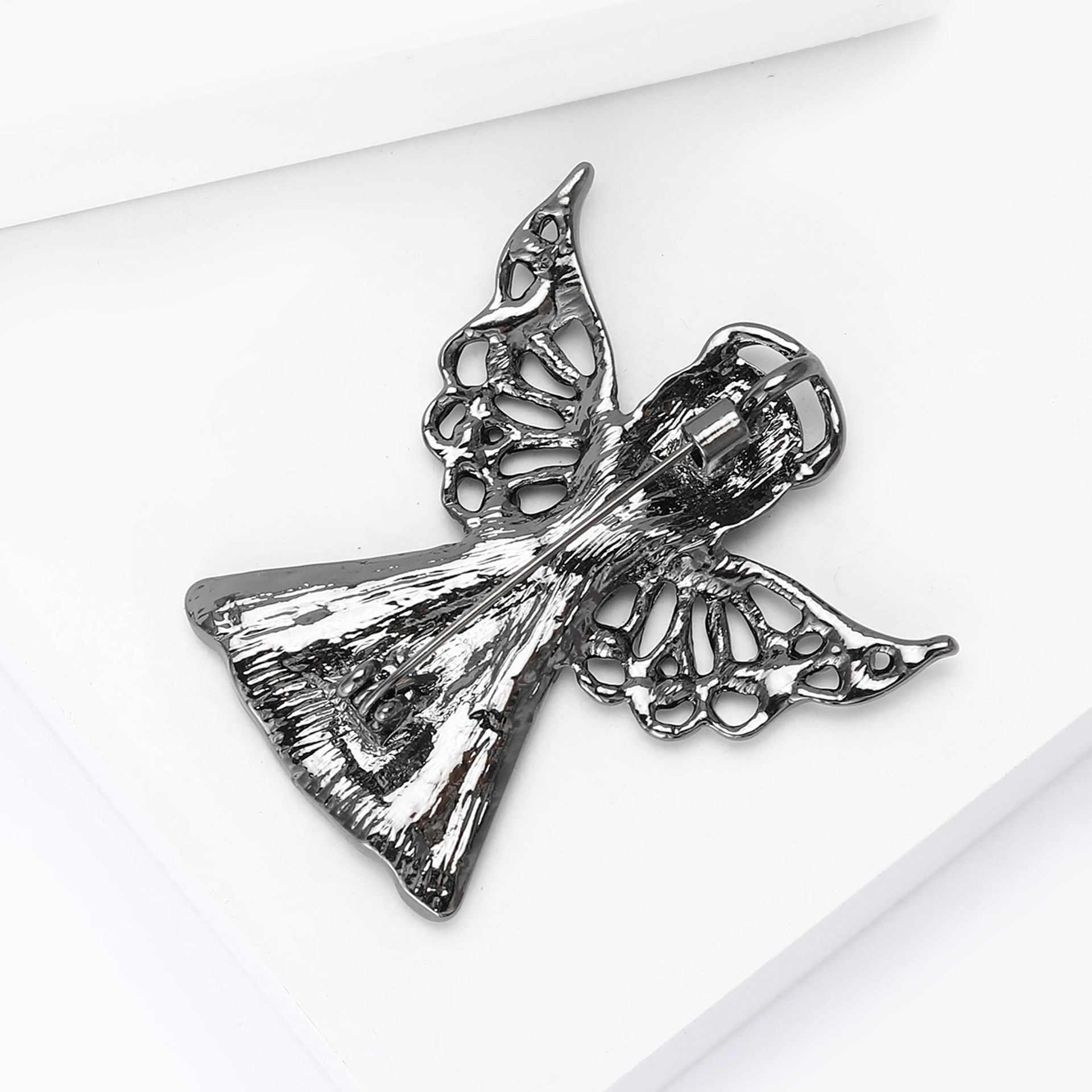 European and American Simple Alloy Enamel Angel Brooch Creative Personalized Clothing Pin Accessories Manufacturer Wholesale
