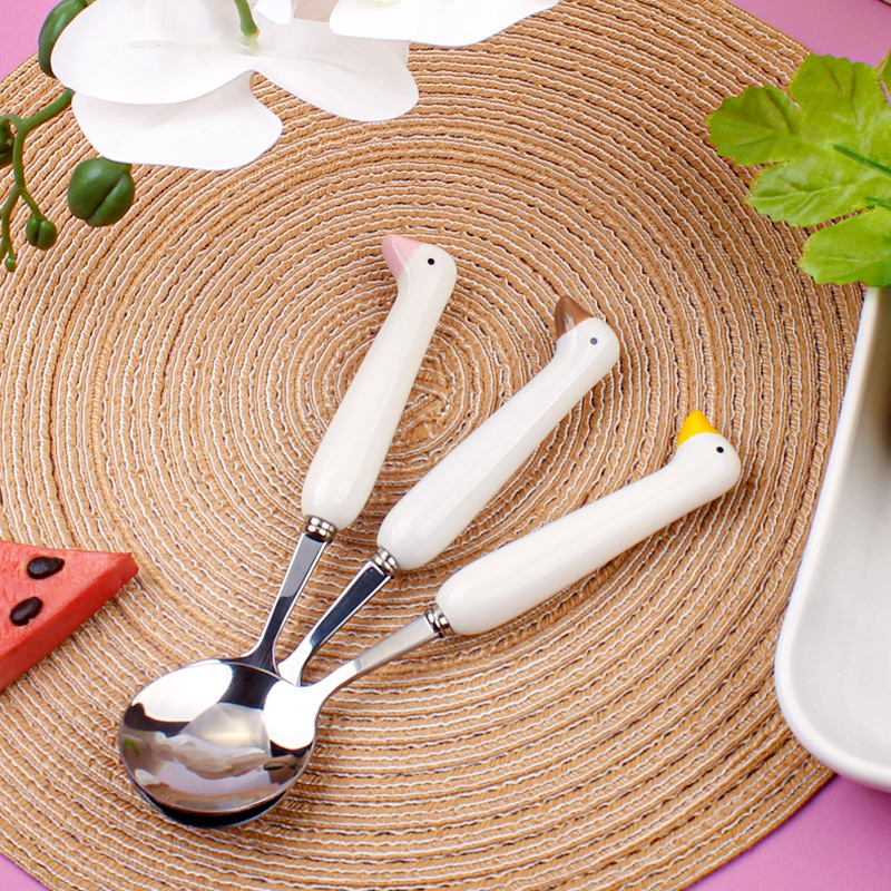 Svanformad sked i rostfritt stål med keramiskt handtag_voghion.com