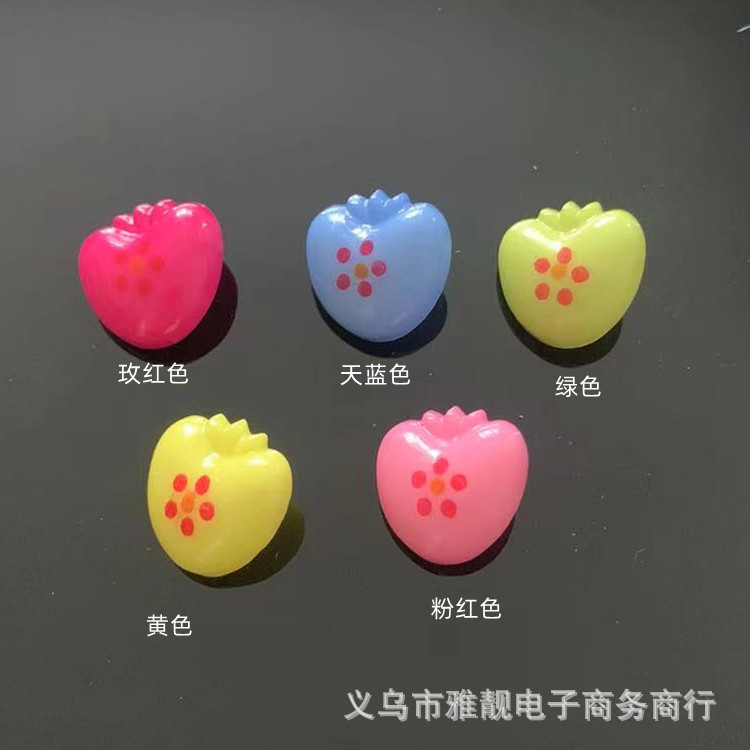 小额批发苹果心彩色卡通儿童装纽扣可爱塑料钮扣头饰服装辅料