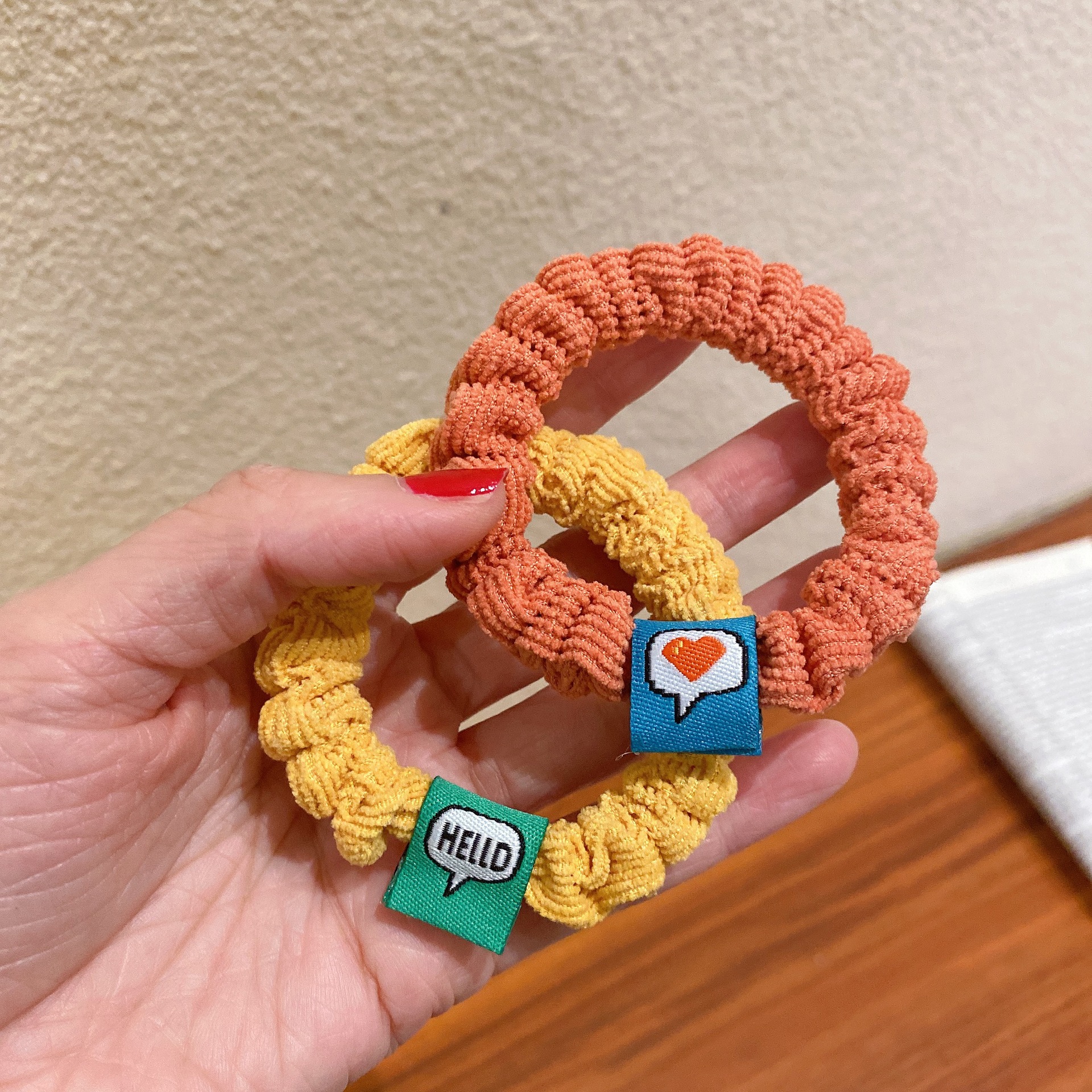 Linda diversión etiqueta de tela cuerda de pelo de pana anillo de pelo de color caramelo cabeza cuerda chica corazón Pequeño intestino anillo japonés y coreano accesorios para el cabello al por mayor