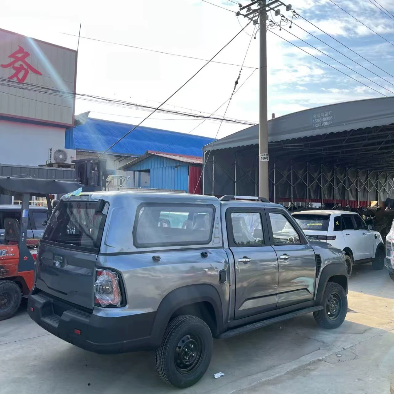 Новый энергоэффективный низкоскоростной штампованный цельнокузовной электрический пикап двойного назначения может быть произведен в любых цветах по запросу.