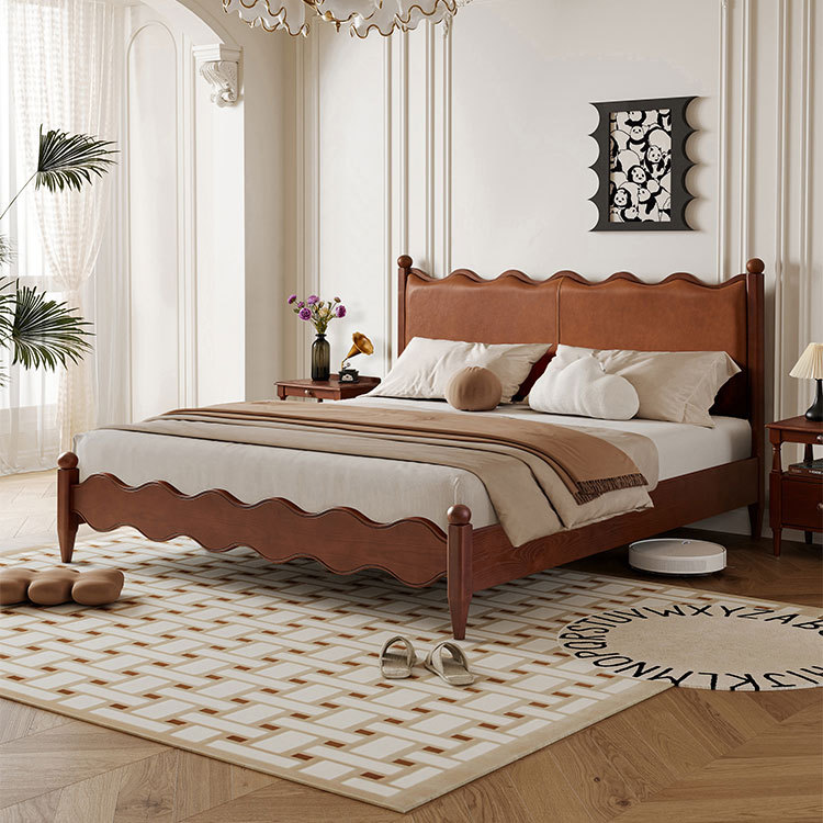 Cama de madera maciza de cera blanca estilo retrógrado medieval estilo francés, cama de cuero de vaca, cama de envoltura suave, cama principal doble