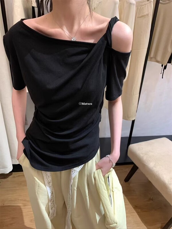 METO デザインニッチオフショルダー Tシャツ女性のための 2025 夏の新しい半袖ベベルスリムカジュアルトップ|undefined