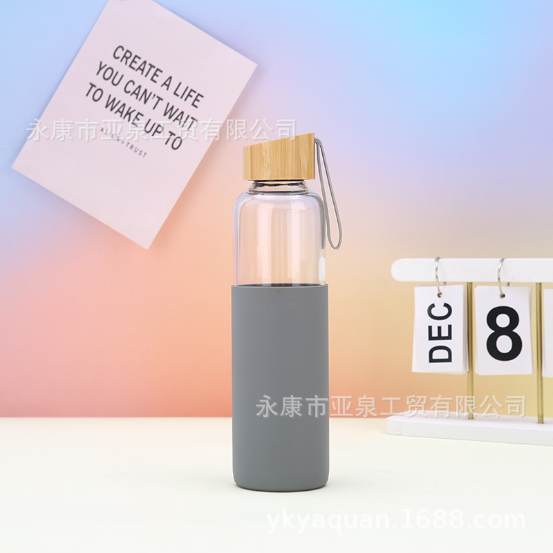 Fabricante suministro de copas de vidrio de alta borosilicina de bambú cubierta de vidrio de automóvil doméstico taza de bebida directa con cubierta de silicona taza de regalo al por mayor