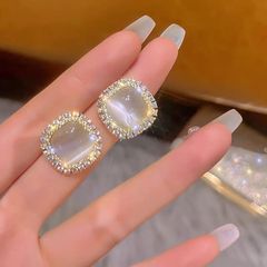 925銀の針のイヤリングの高級感の耳飾りのダイヤモンドの猫の目の石の復古の小さいイヤリングの新型の気質の耳飾りの卸売り