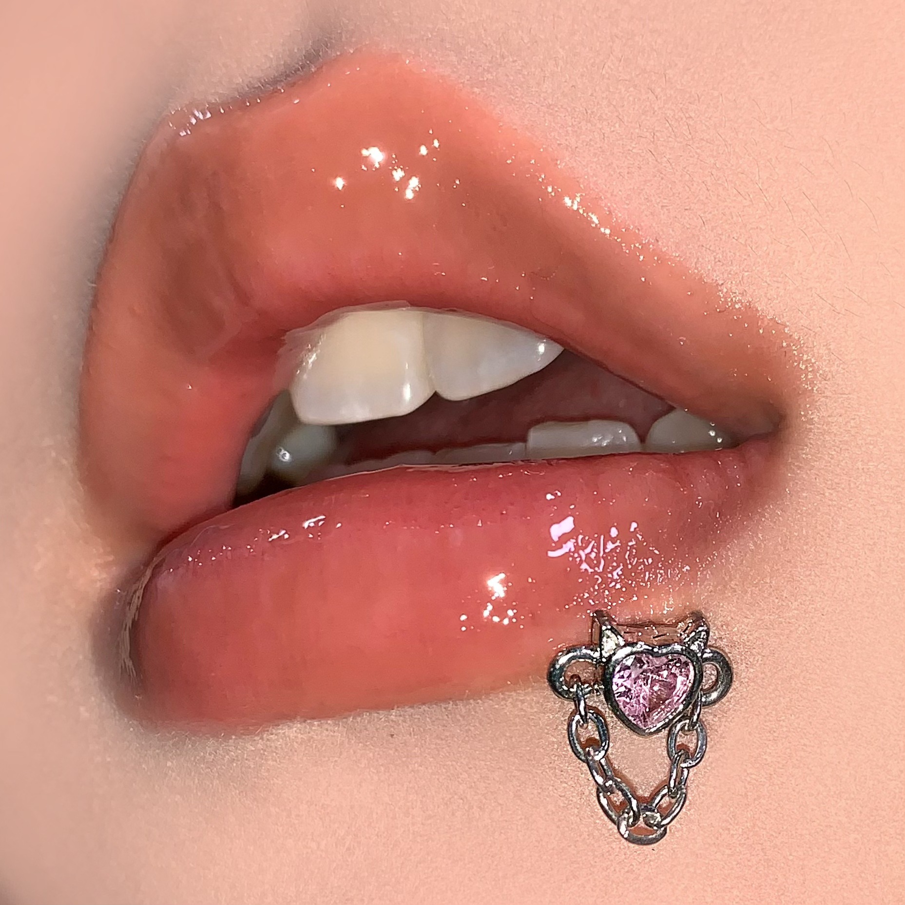 Silver pointed spike labret stud material detail