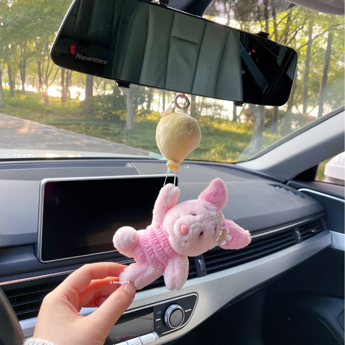 Nuevo automóvil creativo caricatura Piggy Pije colgante de automóvil espejo retrovisor colgante muñeca de peluche adornos de automóvil
