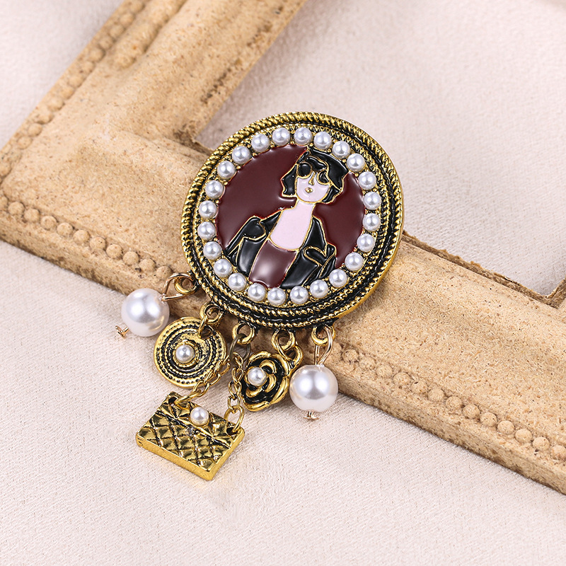 New fashion personality beauty brooch pearl pendant anti-light corsage tassel pin clothes accessories batch found