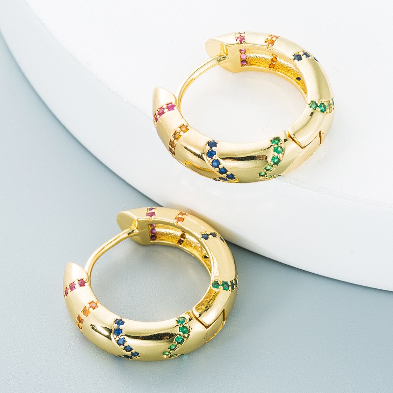 Wholesale Simple Gold-plated Copper Inlaid Colorful Zircon Ear Hoop Nihaojewelry display picture 5