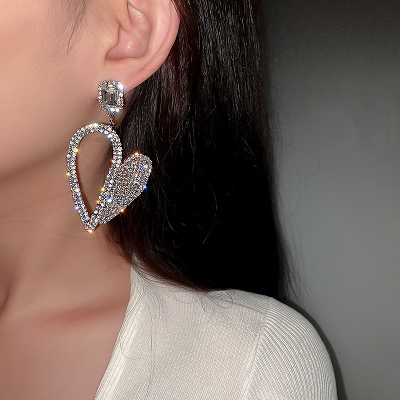 1 Pair Elegant Lady Heart Shape Inlay Alloy Rhinestones Drop Earrings display picture 4
