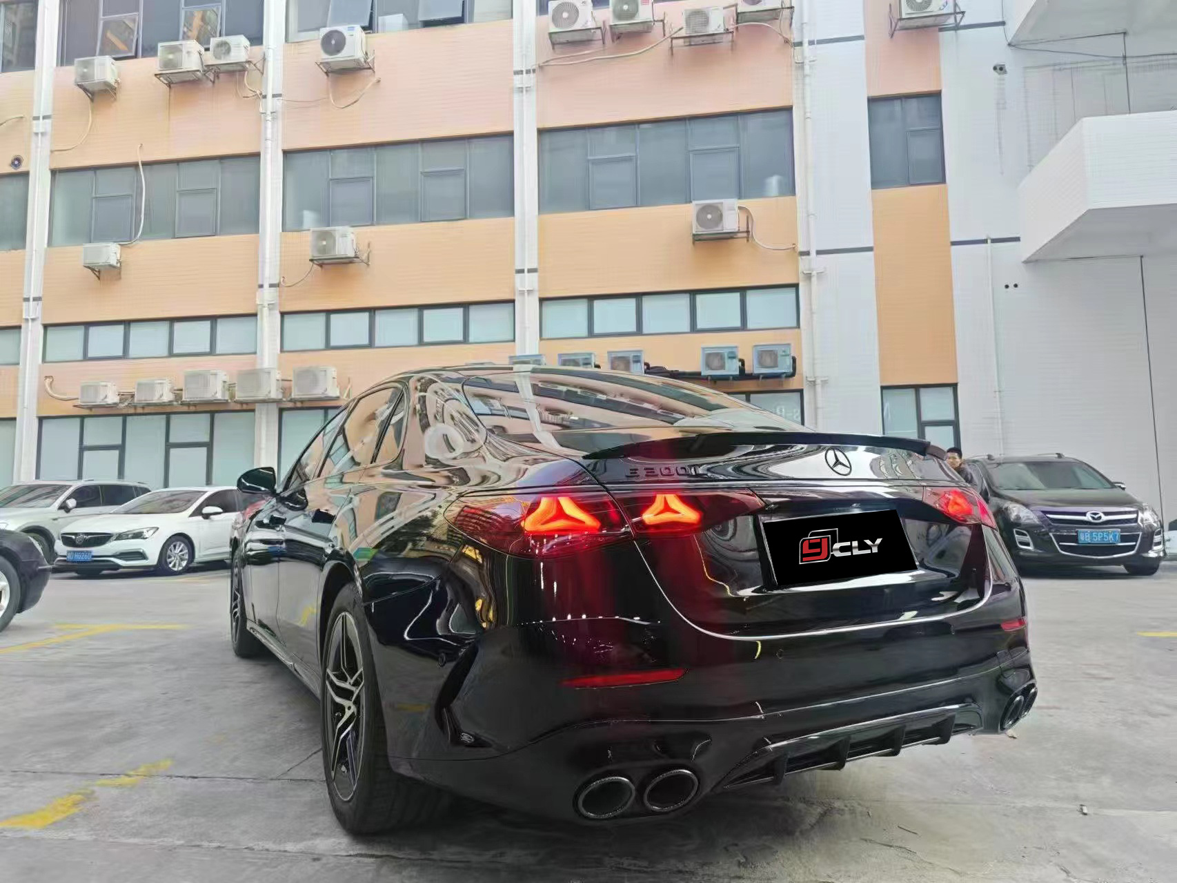 Suitable for 24-25 Mercedes-Benz E-Class Sports Edition E260L E300L W214 Modified E53 Rear Lip Four Tail Pipes